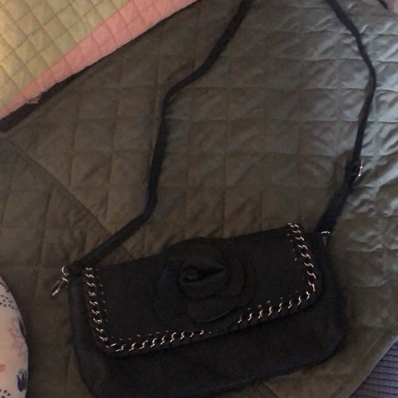 Nice shoulder bag for any occasion for an evening out on the town or just for fn - Picture 2 of 2